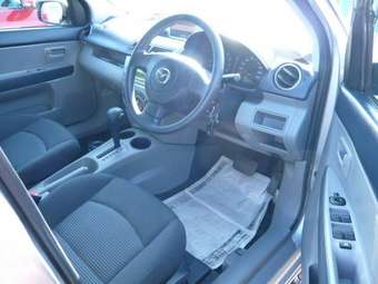 2004 Mazda Demio Pictures