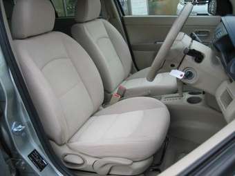 2004 Mazda Demio Photos