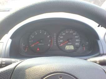 2004 Mazda Demio Photos