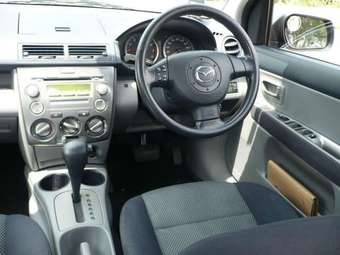 2004 Mazda Demio Pictures