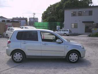 2004 Mazda Demio Pics