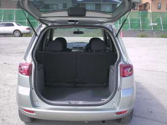 2004 Mazda Demio Pictures