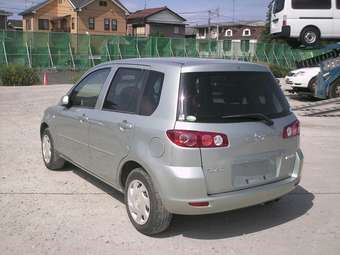 2004 Mazda Demio Photos