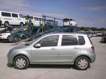 2004 Mazda Demio Photos