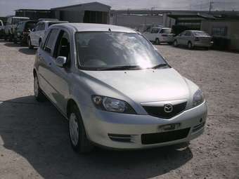 2004 Mazda Demio Pictures