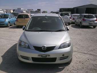 2004 Mazda Demio Photos
