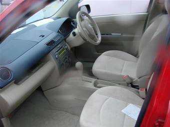 2004 Mazda Demio Photos