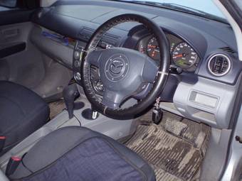 2004 Mazda Demio Photos