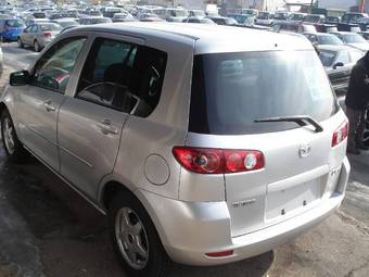2004 Mazda Demio Photos
