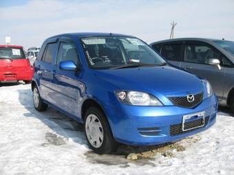 2004 Mazda Demio Pictures