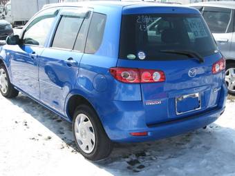 2004 Mazda Demio Photos