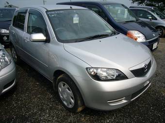 2004 Mazda Demio Photos