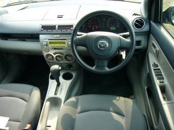2004 Mazda Demio Images
