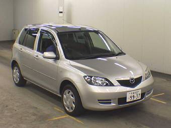 2004 Mazda Demio Photos