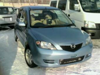 2004 Mazda Demio Photos