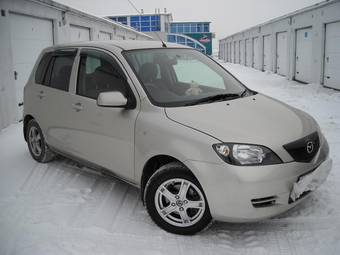 2004 Mazda Demio Pictures