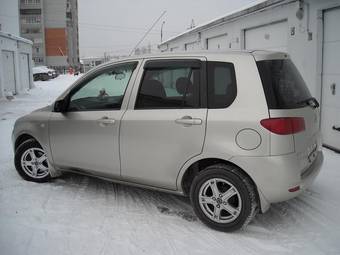 2004 Mazda Demio Pics