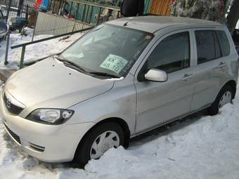2004 Mazda Demio Pictures