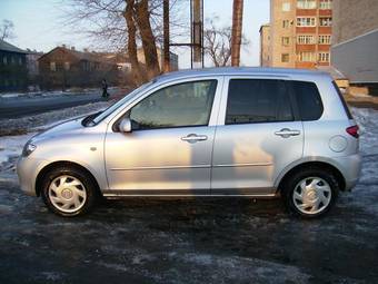 2004 Mazda Demio Pictures