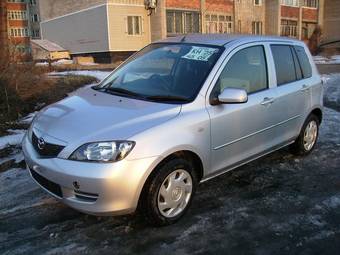 2004 Mazda Demio Pics