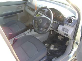 2004 Mazda Demio Photos