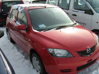 2004 Mazda Demio Pictures