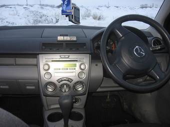 2004 Mazda Demio Pictures