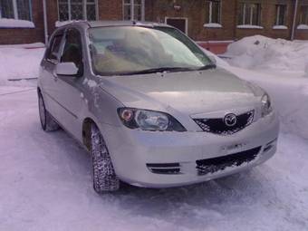 2004 Mazda Demio Images