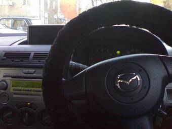 2004 Mazda Demio Pictures