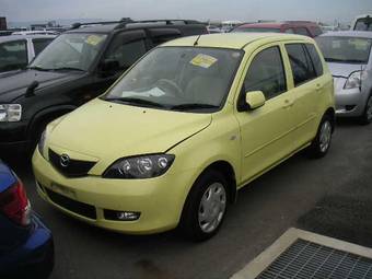 2004 Mazda Demio Photos