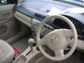 2004 Mazda Demio Pictures
