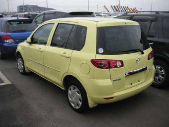 2004 Mazda Demio Photos