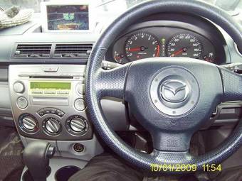 2004 Mazda Demio Pictures