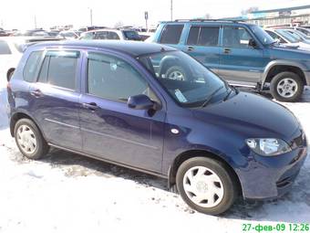 2004 Mazda Demio Photos