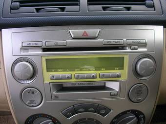 2004 Mazda Demio Pics