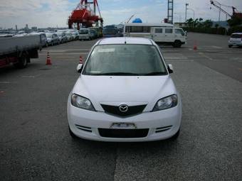 2004 Mazda Demio Pictures