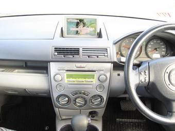 2004 Mazda Demio Images