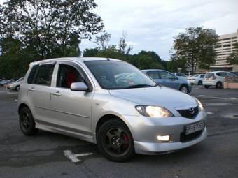 2004 Mazda Demio Photos