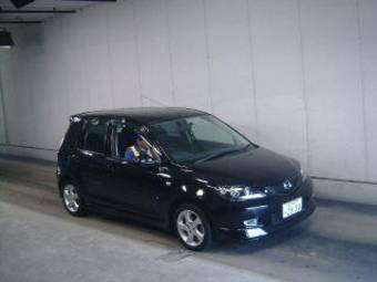 2004 Mazda Demio Photos