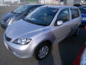 2004 Mazda Demio Photos