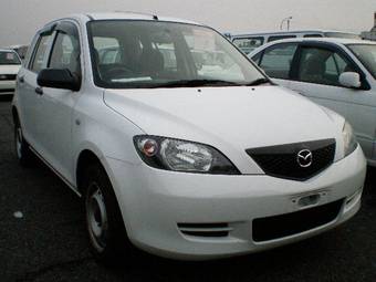 2004 Mazda Demio Photos