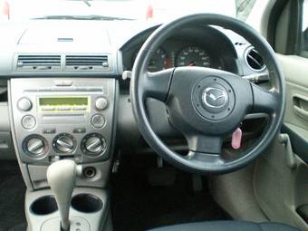2004 Mazda Demio Photos