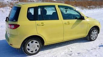 2004 Mazda Demio Photos