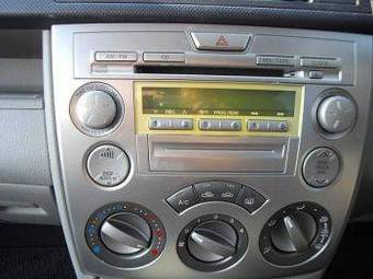 2004 Mazda Demio Pics
