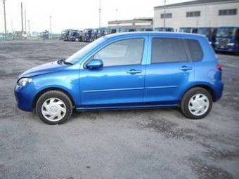 2004 Mazda Demio Photos