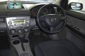 2004 Mazda Demio Photos