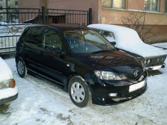 2004 Mazda Demio Photos
