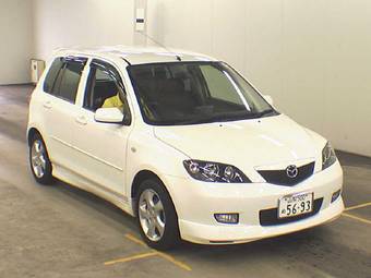 2004 Mazda Demio Pictures