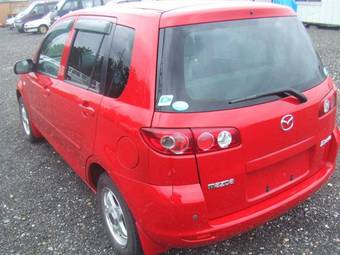 2004 Mazda Demio Photos