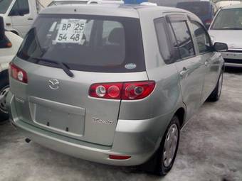 2004 Mazda Demio Pictures